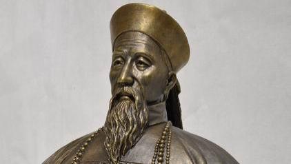 太平军攻江苏时咸丰皇帝严令曾国藩援救，但其利用形势拒不奉诏