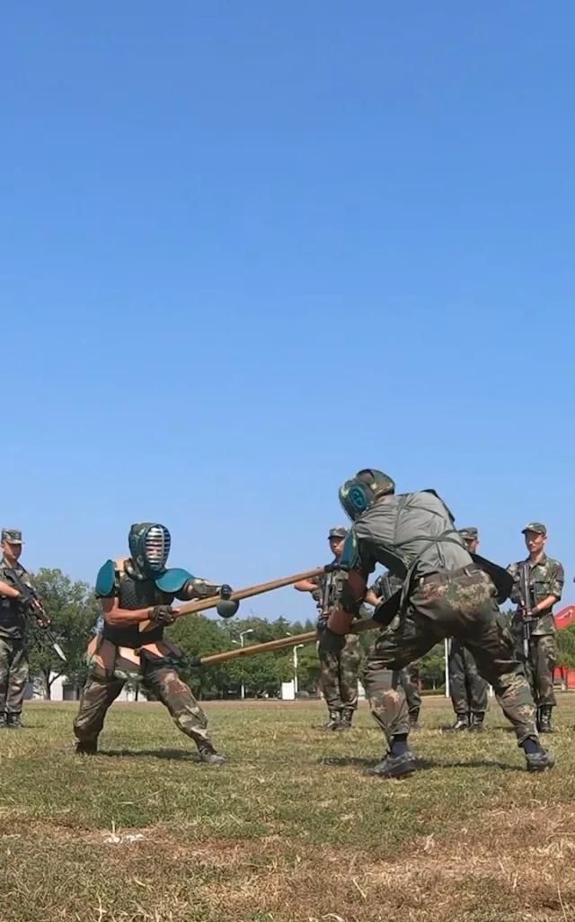 战友们，你们酒量如何？
以前，大家经常说当兵的都能喝，其实这里面有吹嘘的意思，当