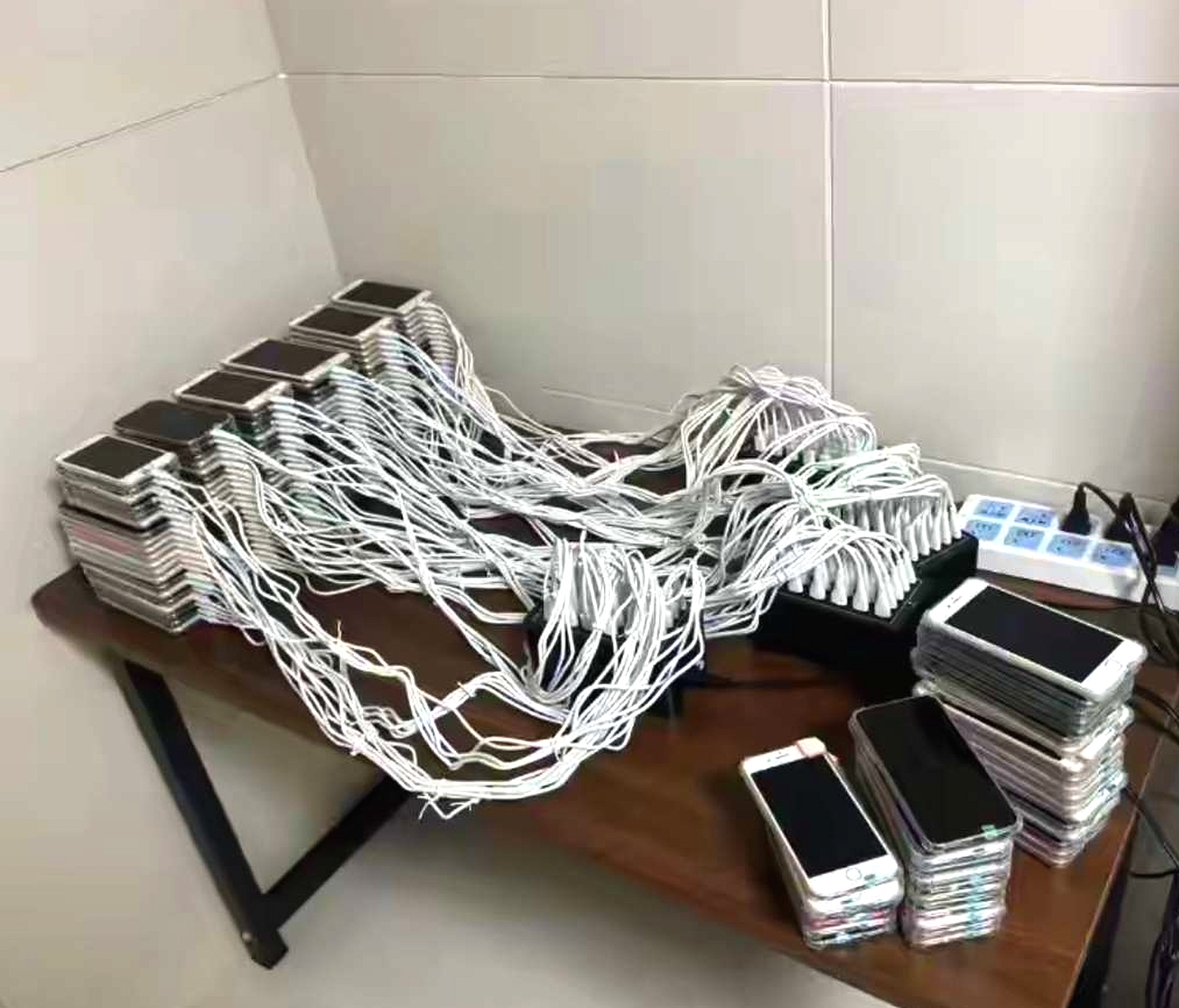 很好奇！这是干什么行业的～