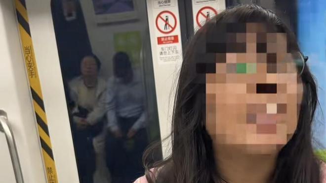 南京地铁鸡鸣寺事件当事人发声，粉衣小仙女太玻璃心！