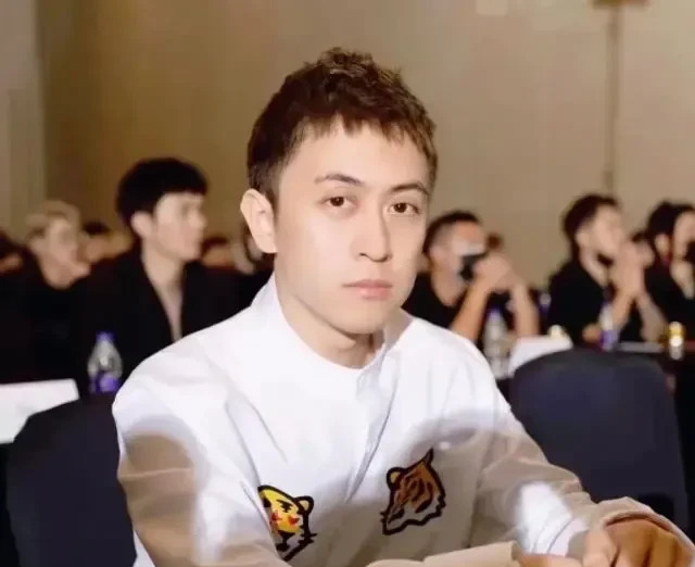 秦奋AKA谁更有钱











什么？秦奋竟然被嘲讽没钱？拥有拉法和兰