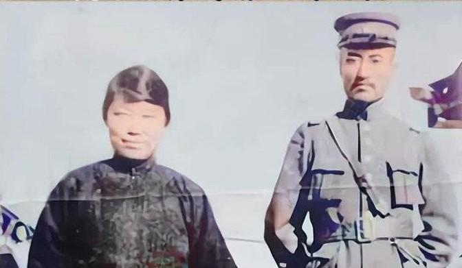 1925年12月25日，辽河冰冷的河水裹挟着凛冽的寒风，郭松龄挺直身躯，面对着张