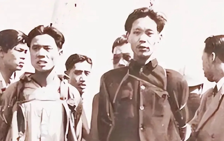 1947年，地下党员陈斌被带到刑场执行枪决，临刑前，他见人群中有几道熟悉的身影，