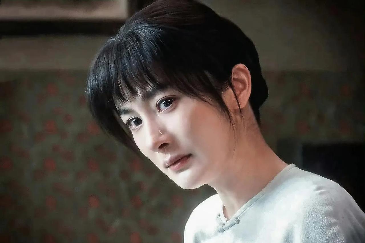 杨幂的演技这次真的合格了，
《生万物》收视率2.8%超过新闻联播，估计能破3.0