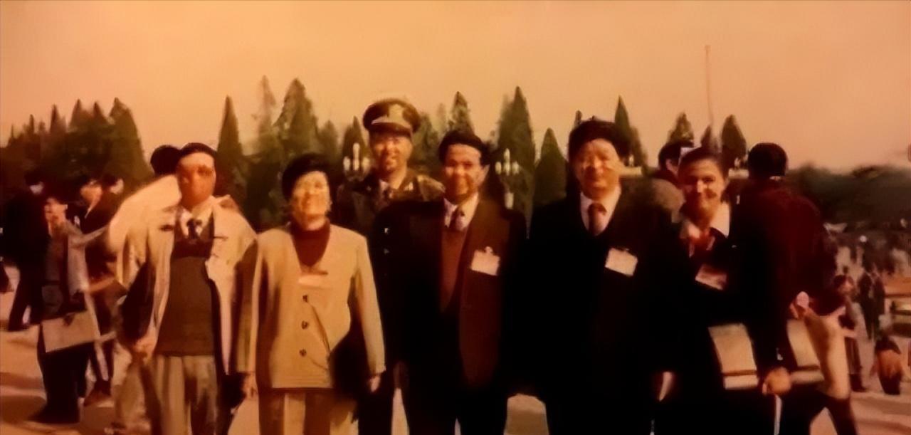 1989年，张振海劫持了一架国际航班，要求机组人员飞往韩国，落地后被机长一脚踹下