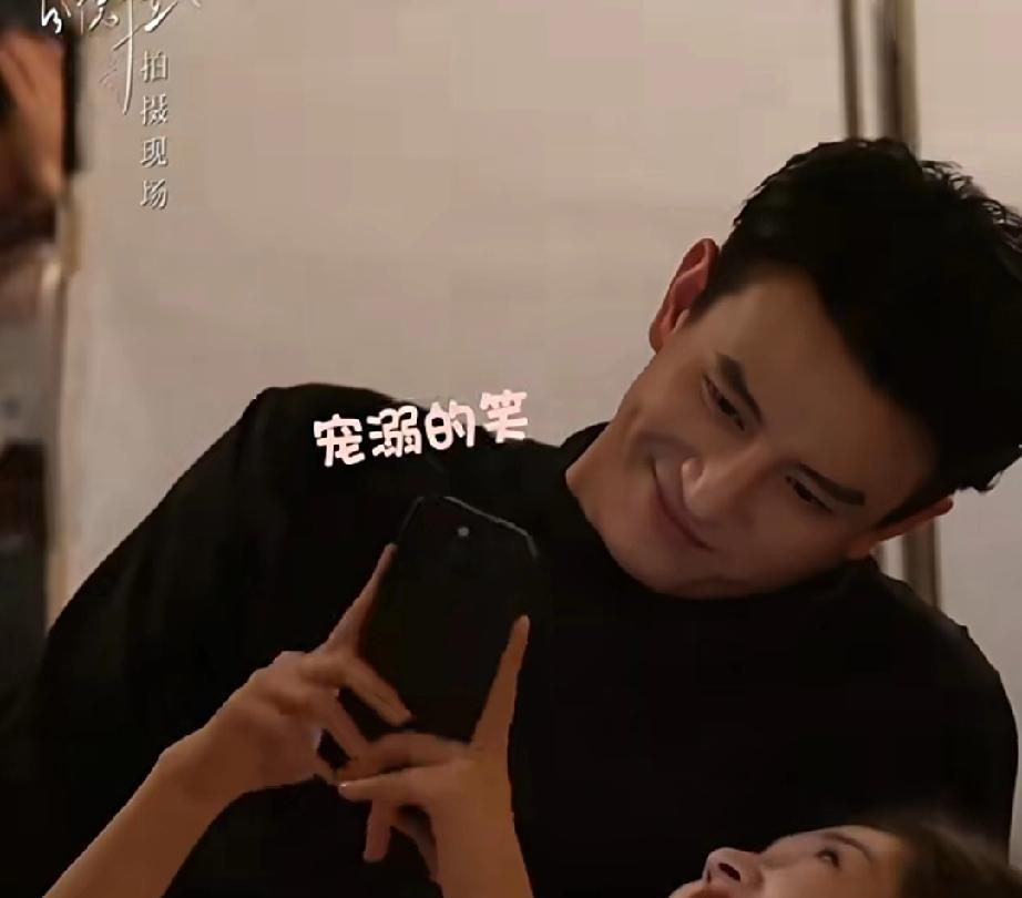 最近被这个男人带入坑了[比心][比心][比心]
乍一看有点一般，感觉不是很帅，