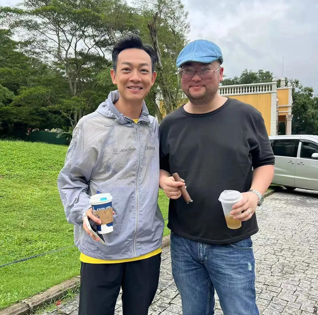 还认得梁烈唯旁边的TVB男星吗？胖了很多，差点认不出来了
他是一名星二代，千禧年
