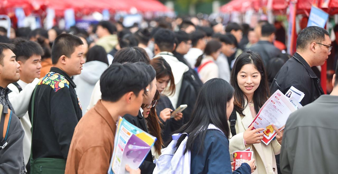 2025年马上过半，国内已经释放两个积极信号，与很多人的生活息息相关！
第一，中