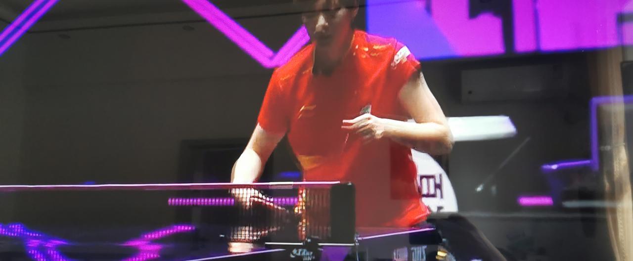王曼昱半决赛陈幸同
第一局11：6相持反击是王曼昱的拿手。
第二局王曼昱开局先发