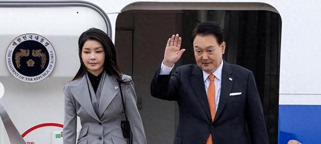 李在明为什么对尹锡悦夫妇赶尽杀绝，就连最后一丝尊严都不放过？
理由很简单，尹锡悦