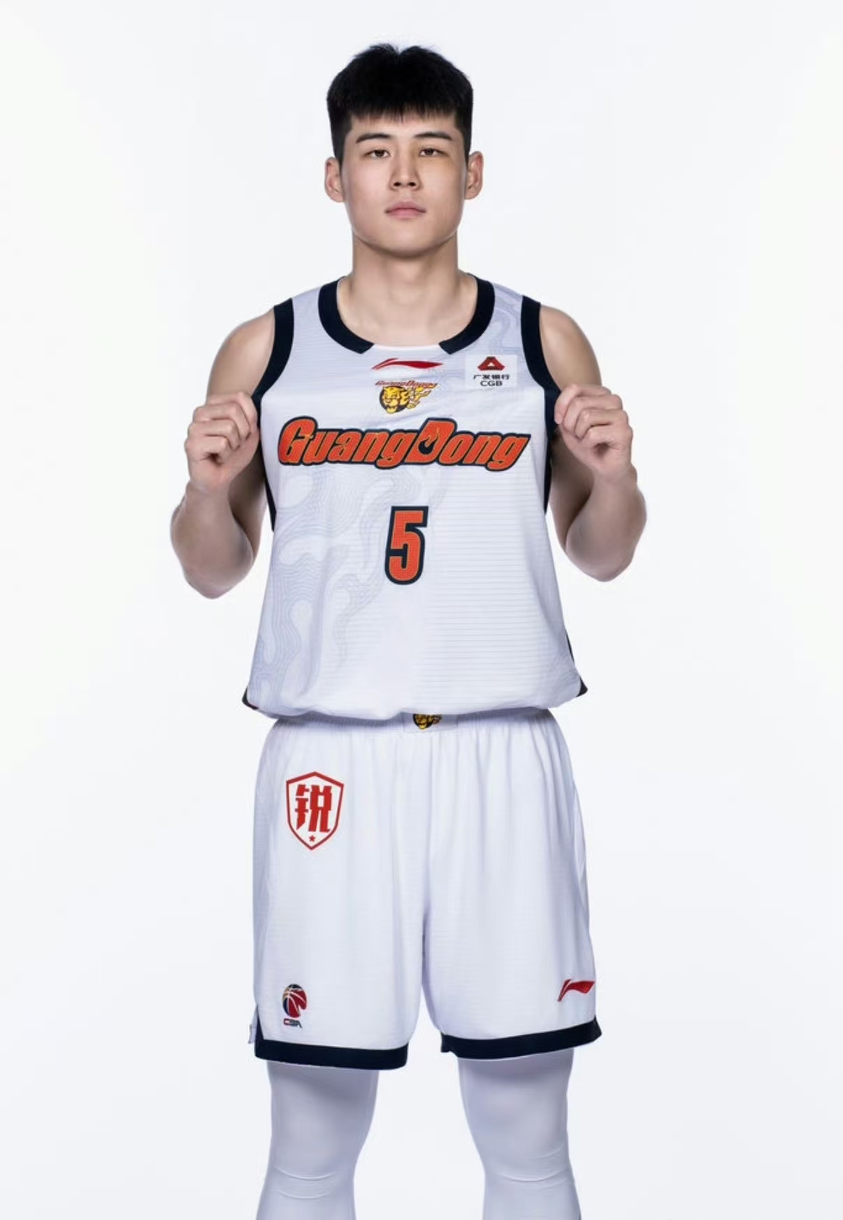 广东苦战险胜浙江，内线护框问题突出，两国青新星表现非常稳健