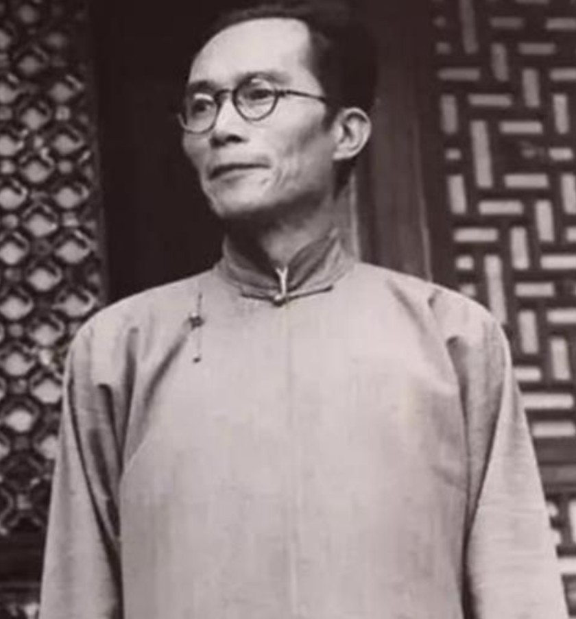 1962年，清华校长梅贻琦病逝。家人在整理他的遗物时，在病床底下竟然发现了一个手
