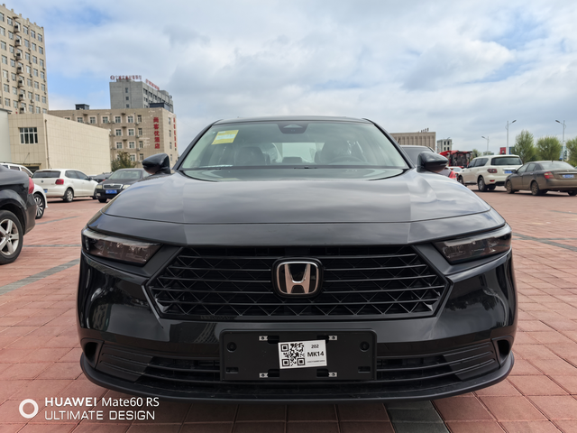 十一代雅阁豪华版
十多万这玩意放心整 便宜嘎嘎皮实！