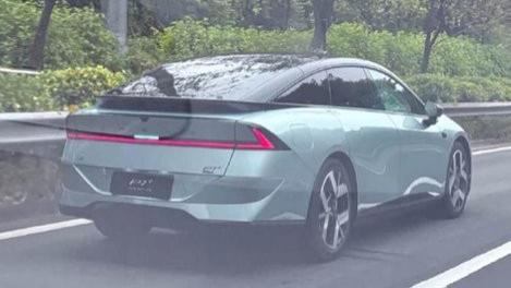 小鹏P7+增程版实车曝光 外观升级 1.5T发动机 纯电续航325km