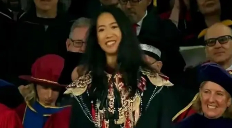 这都批评？
连续看到好几篇批评一位中国女毕业生在哈佛大学演讲的文章。
千人千面，
