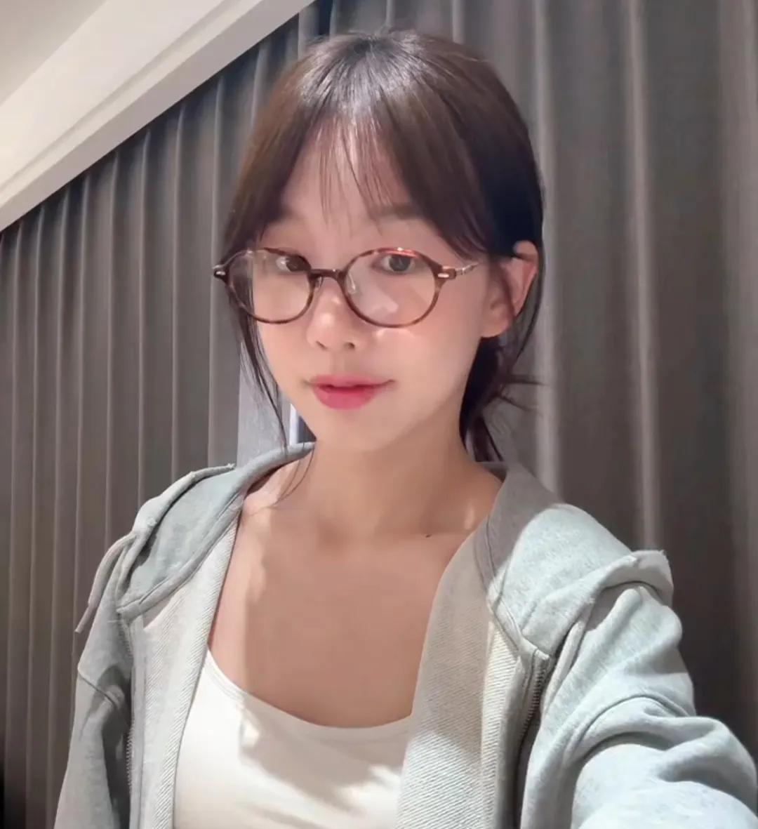 徐梦洁真的是内娱里唯一唱跳让我感觉很爽的人啊 不是说她动作技巧top1 就是散发
