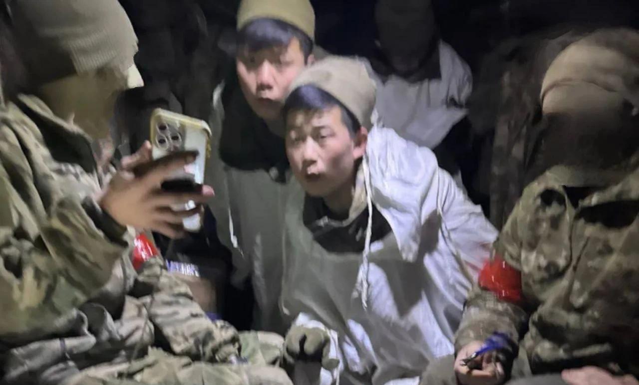 战斗力强、喜欢说唱：俄罗斯高度评价朝鲜军人
俄联邦总参谋长格拉西莫夫于昨日公开朝