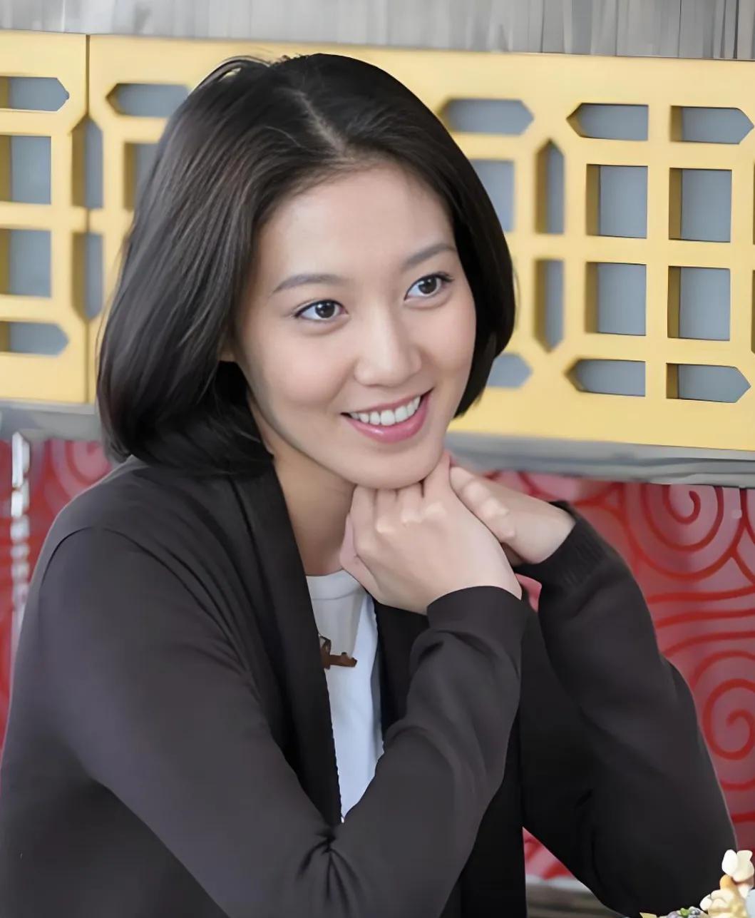 说起来你可能不信，她的颜值明明比刘涛还漂亮，她的演技也不输给俞飞鸿，可她的确没有