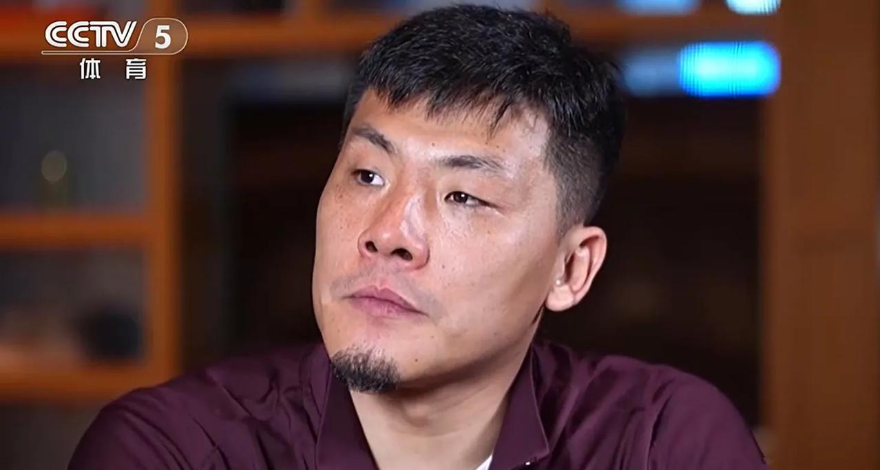 央视专访！国足队长王大雷说的这番话彻底让自娱自乐的中超联赛汗颜！
在国足结束这一