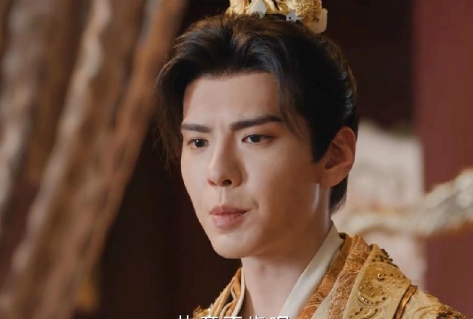 《与晋长安》黎霜再到已是皇帝的太子殿下，请求放自己去救晋安
皇帝不但不同意，还还
