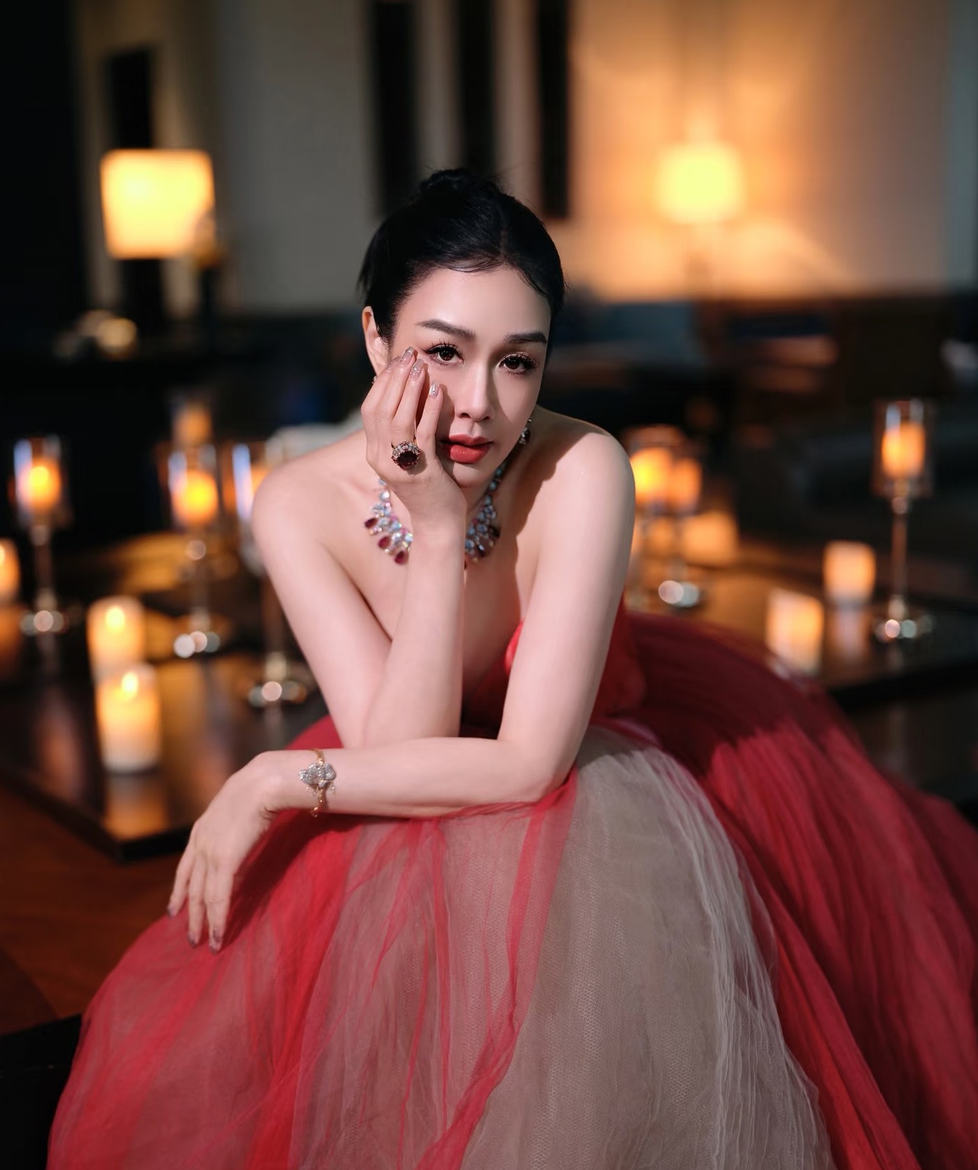美与不美太直观了，
镜头是不会说谎的 
其实从1993年国际华裔小姐竞选的画面里