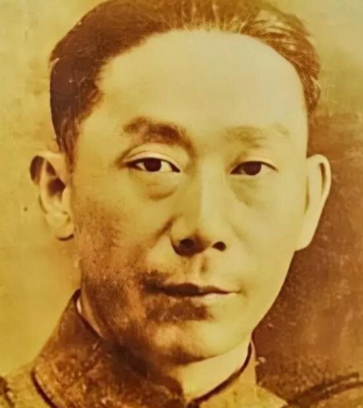 1943年10月，柴意新带领着为数不多的几十名士兵，向蜂拥而来的上千日军，发起了