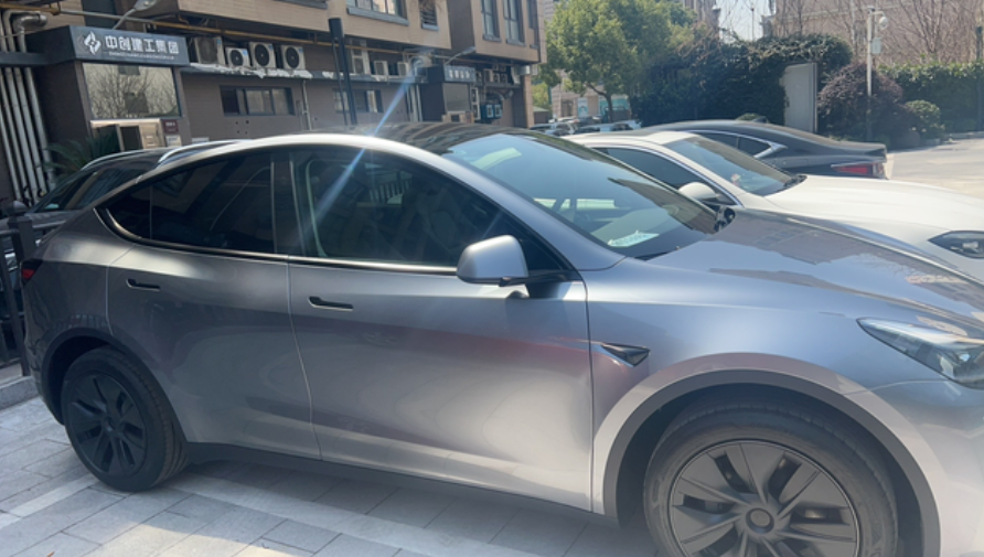 昨天刚提车，感觉没有网上说的什么又颠，隔音又差之类的，后排狗都不做的声音，感觉还