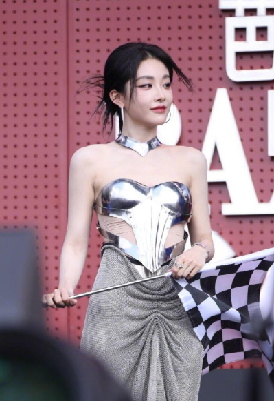 我想知道这铁皮上衣会不会磨坏皮肤？ ​​​