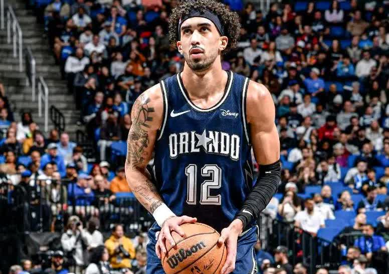 广东男篮正式向NBA后卫特雷韦林-奎恩发出报价，目前他正在考虑加盟广东男篮。28