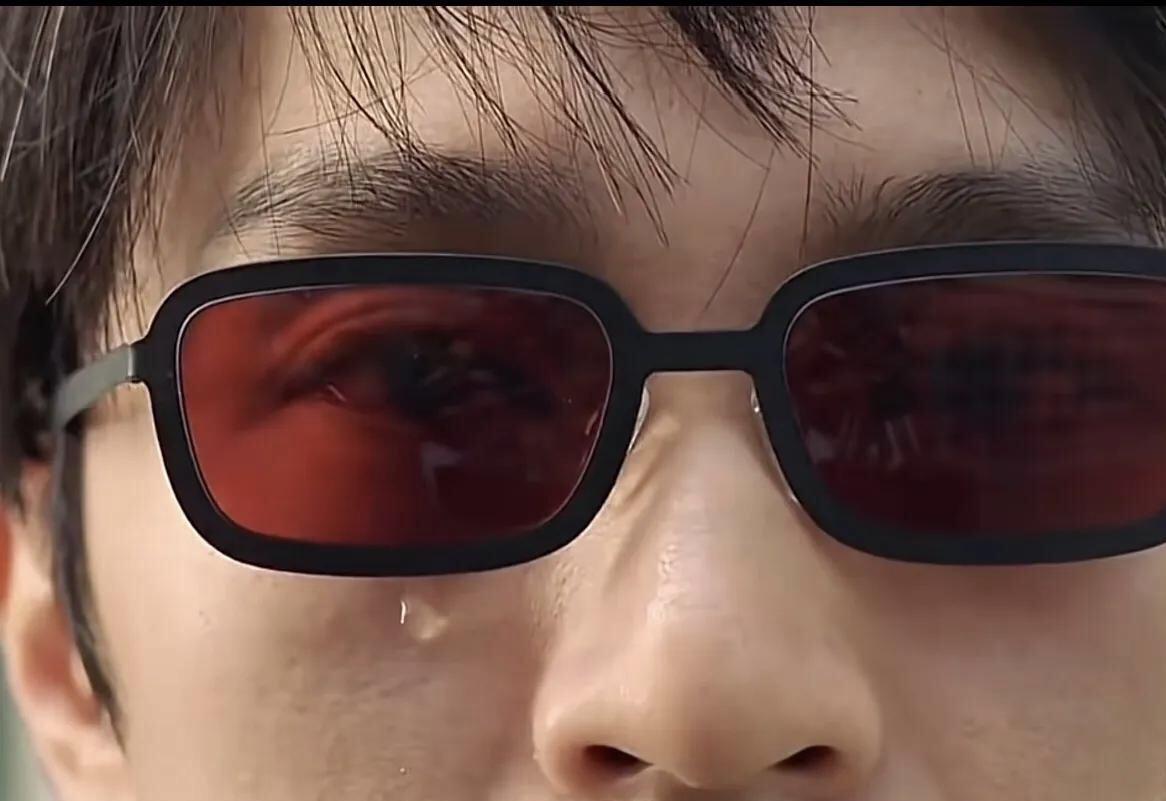 周星驰当时剧中的一滴泪，以前只当是笑话看，现在却是满满的难过。
小时候不懂周星驰