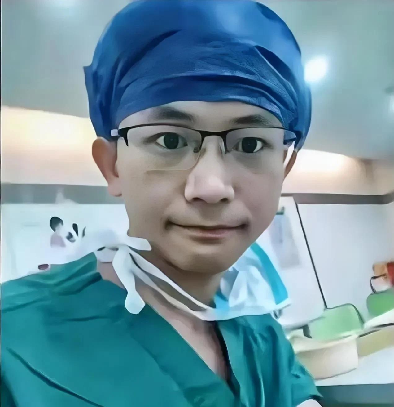 奉劝大家一句
别去罗爸爸的直播间
因为你只要去了
就没办法心情平静的走出来
真的