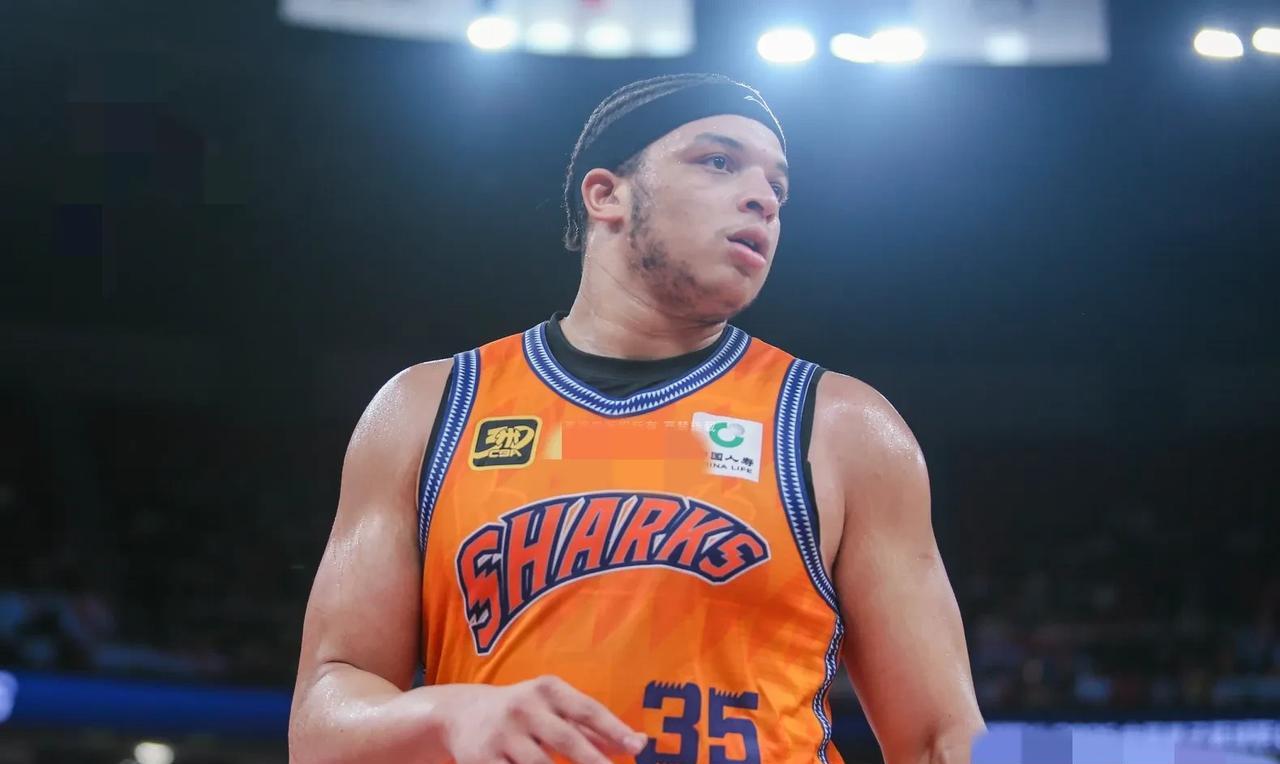 洛夫顿打了27场，拿到629分338篮板170助攻；
米奇打了27场，拿到56