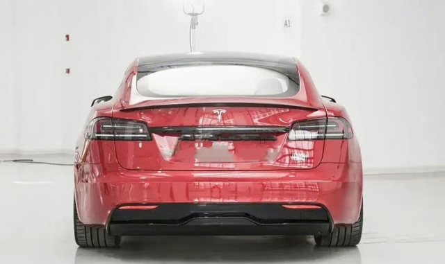 【特斯拉Model S Plaid全新运动座椅上线 配备Plaid专属标识】
座