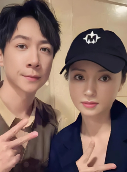 这两个人也太幸福了！董璇妈妈也说董璇也想有个属于两个人的孩子，自己也很支持女儿的