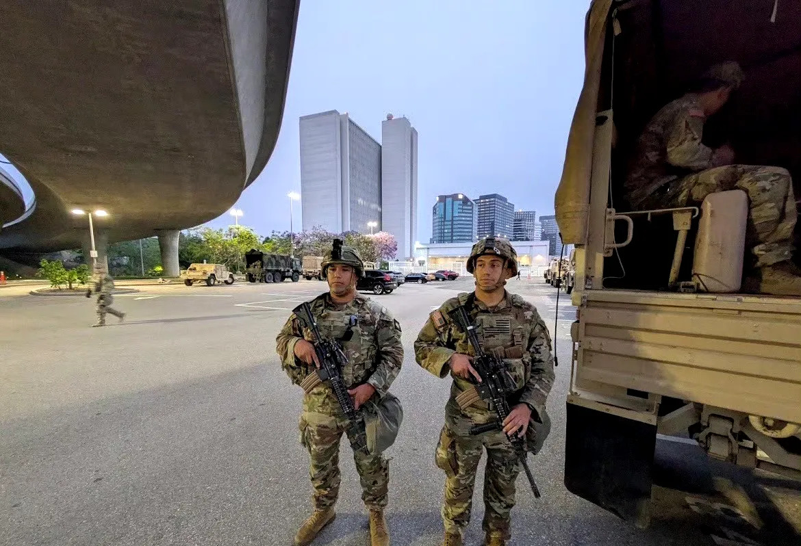 洛杉矶大乱，国民警卫队来了











美国这次真的玩大了！洛杉矶街头