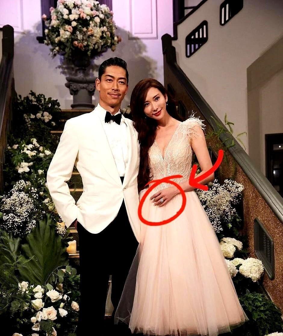 一觉醒来，喜欢林志玲和讨厌林志玲的都沉默了，婚戒戴了5年然而两人互动基本为零。刷