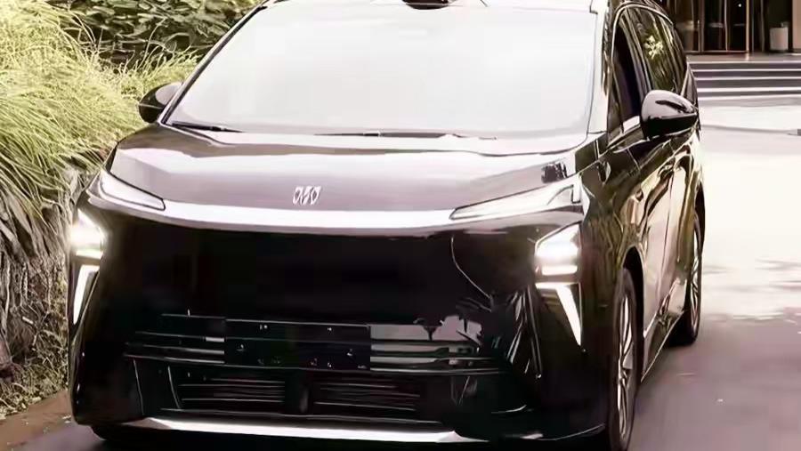 别克至境世家实车现身，中大型MPV，车长超5.2米，纯电和插混动力