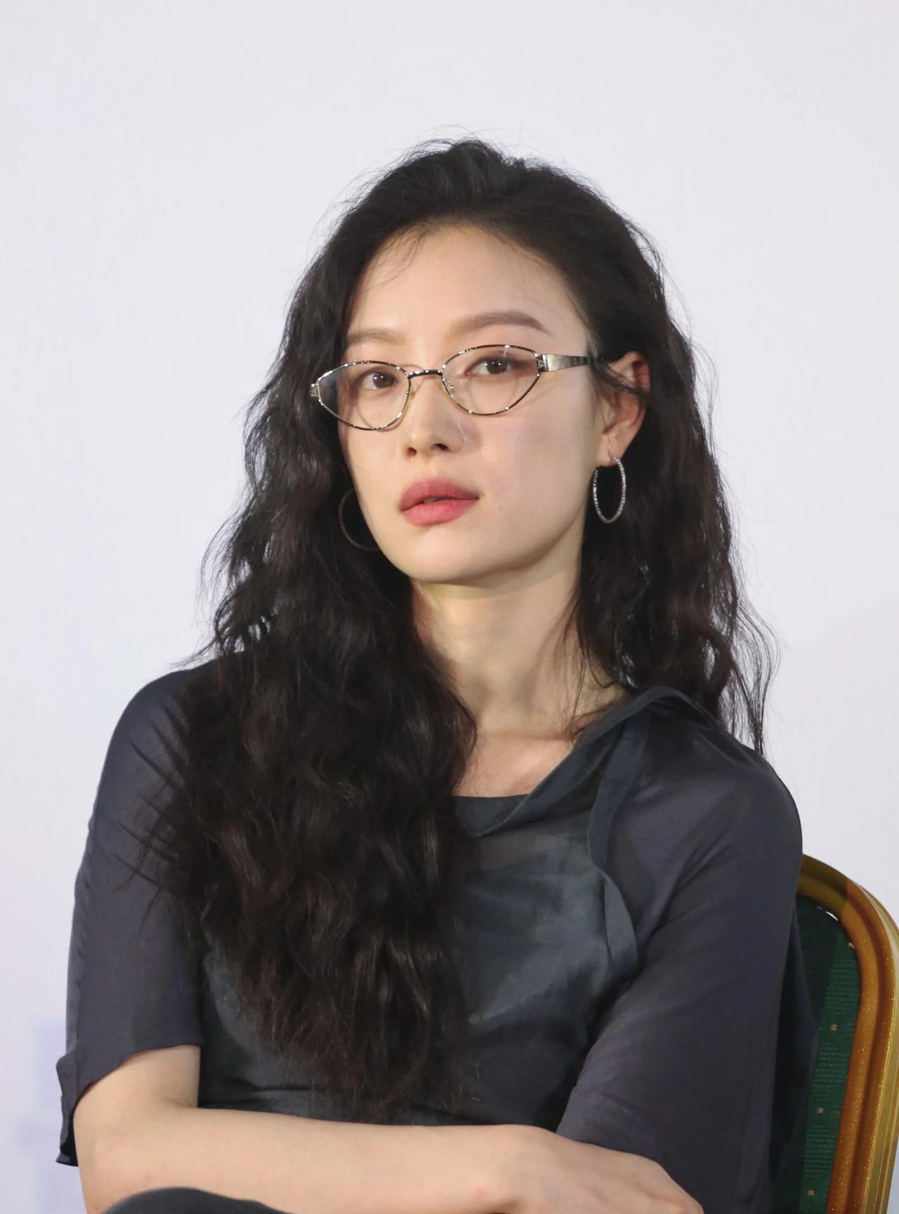 倪妮新剧官宣，被廖凡压番，其实只是咖位下降的缩影。
年纪大了，进入职业瓶颈期。