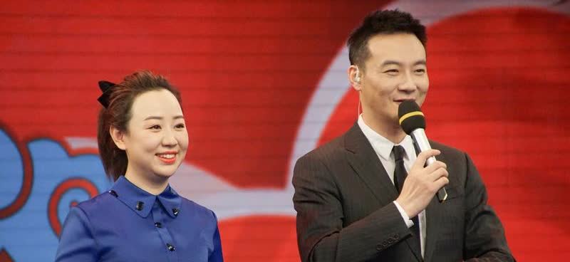 姬云飞与关凌：年龄差与家庭生活的幸福密码
姬云飞出生于1974年，关凌1981