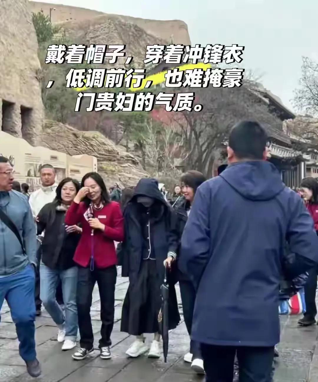 郭晶晶凤临阁为长女庆生，素颜出镜尽显主母风范。
