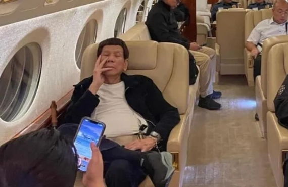 菲律宾最新民调显示，52%民众支持前总统杜特尔特任内推行的铁腕禁毒政策，认为其有