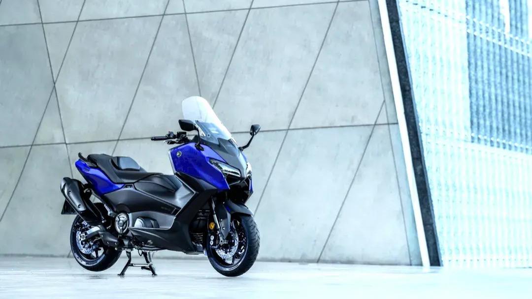 2026 款 YAMAHA TMAX “羊皇” 更新，标志蓝回归！