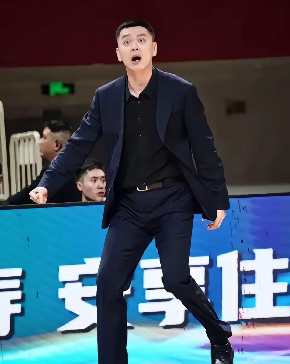 看完昨晚广厦艰难淘汰青岛，我更加坚定了自己的想法，总冠军就在这2队中产生
1、山