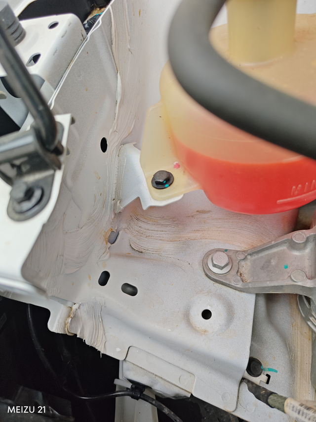 现才发现里面有那么多的瑕疵
这种算正常吗22年裸车61,000买的