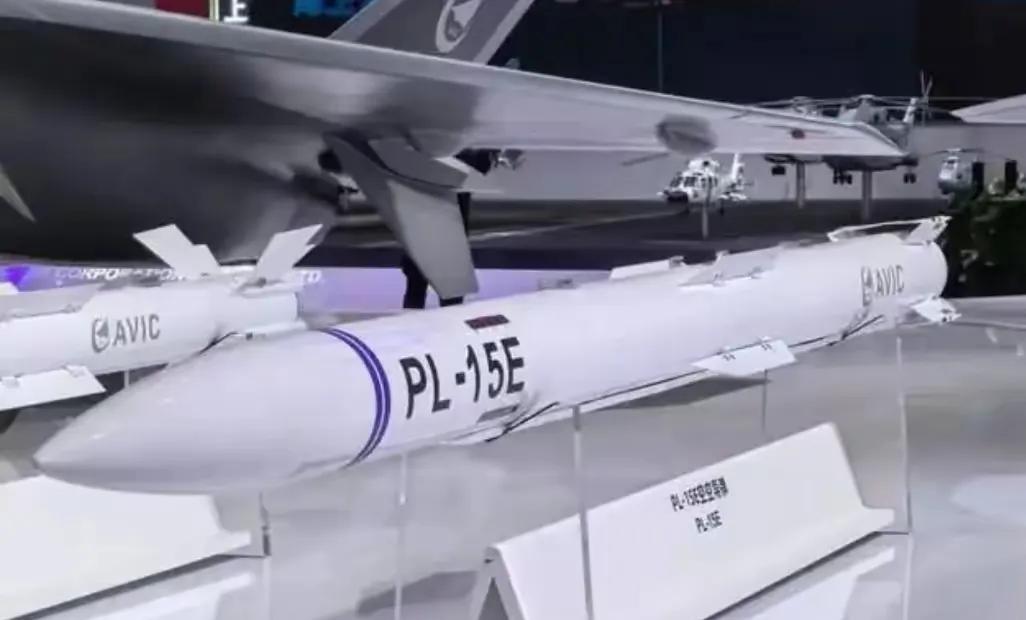 美国郁闷了！确认歼10“一机双杀”！5月8号，路透社援引两名美国官员的说法称，美