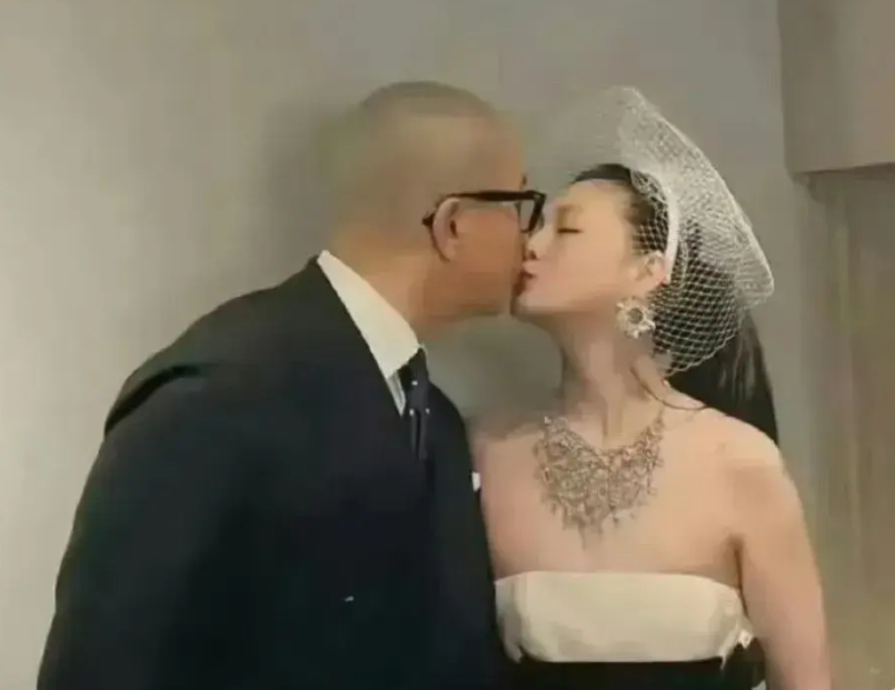 具俊晔每天下厨备三餐祭拜大S，活着的时候天天点外卖，人死了才开始自己做饭！

以