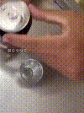 不打开饮料的情况，竟将里面饮料倒出，简直细思极恐！