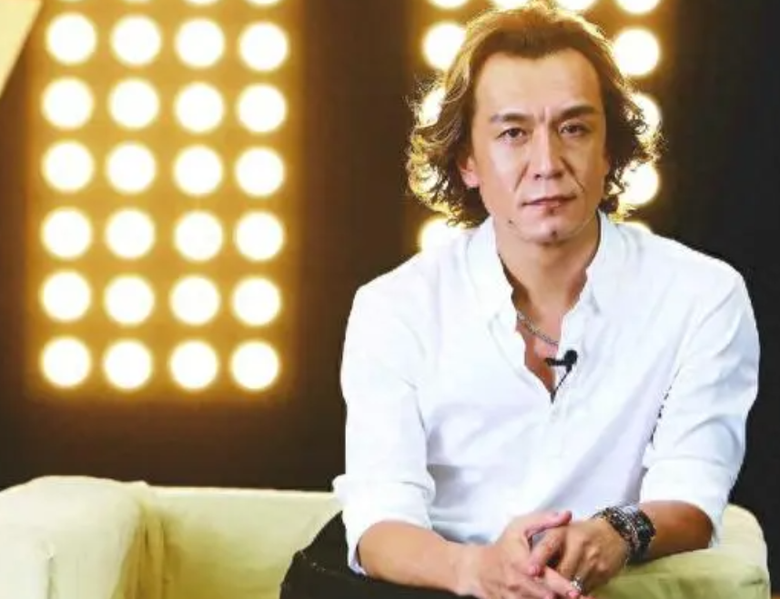我不要回中国，把我葬在美国吧。”2018年，李咏因病去世，遗产没有留给妻子和父母