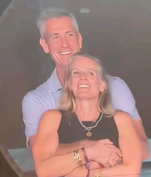 这简直就是现实版的短剧！



而且剧情相当狗血！



最近，美国独角兽IT公