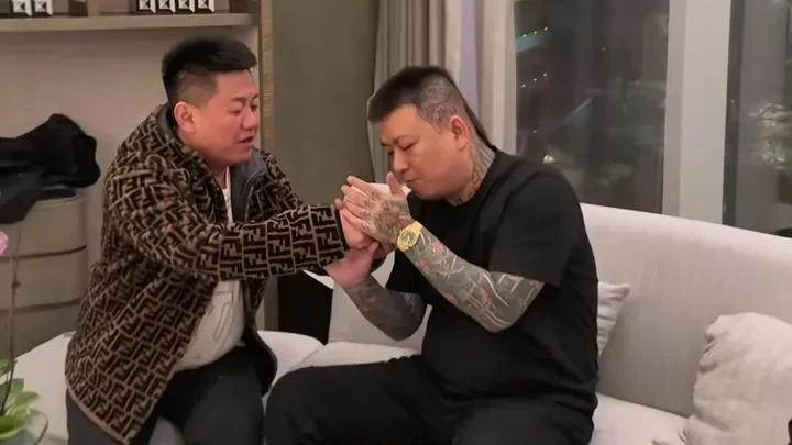 徐州网红“沛县二哥”和“天津李四”遭禁言：高调丧事与负能量视频引争议？
